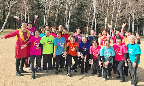 笑いヨガティーチャー養成講座の集合写真